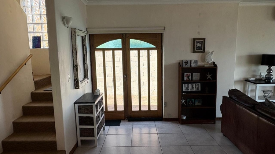 5 Bedroom Property for Sale in Sandbaai Western Cape